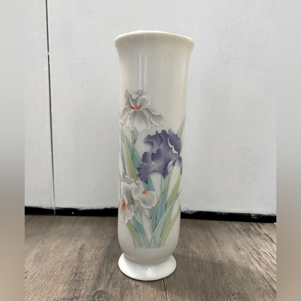 Otagiri Iris Bouquet porcelain vase made in Japan from the 1980’s Vintage